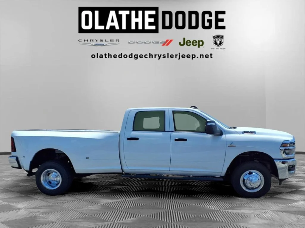New 2026 Bright White Clear-Coat Exterior Paint RAM Tradesman image 27