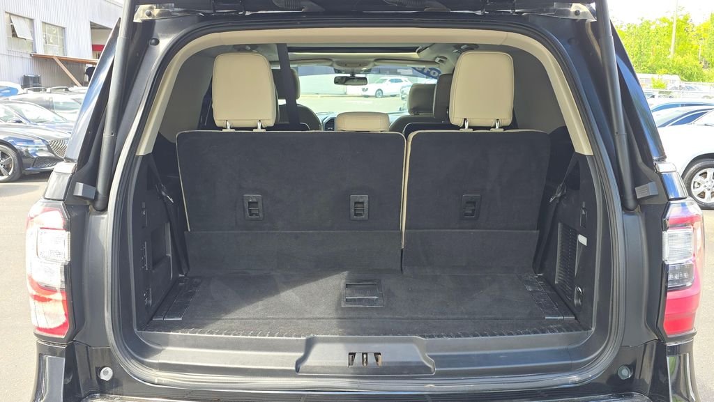 Used 2019 Black Metallic Ford Platinum image 14
