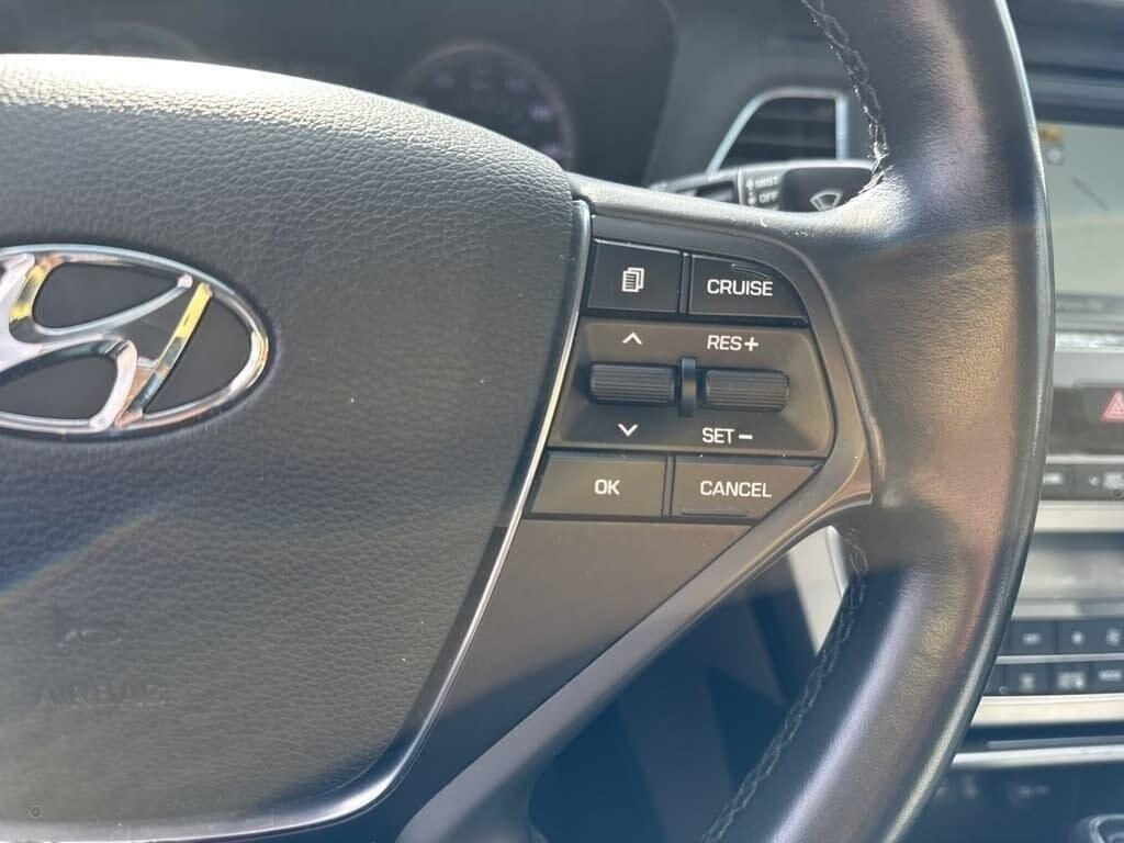 Used 2016 Black Hyundai Base image 33