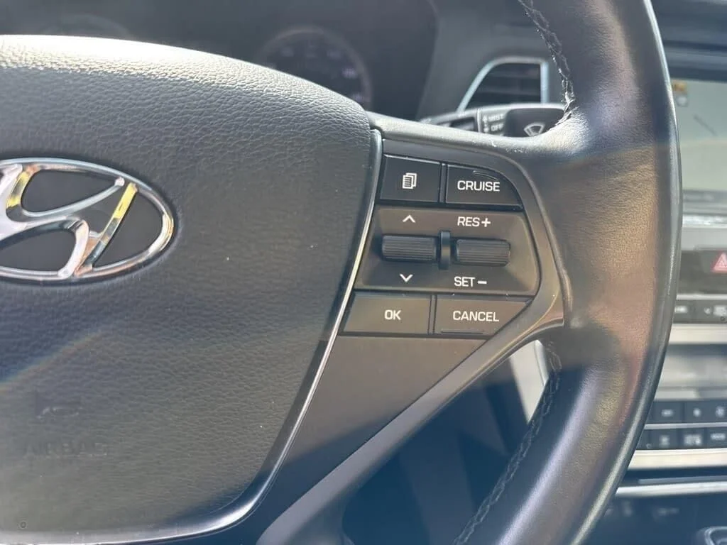 Used 2016 Black Hyundai Base image 33