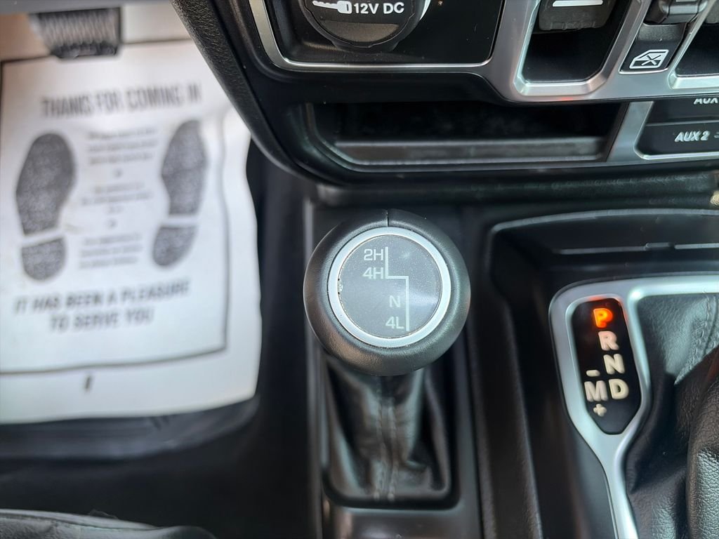 Used 2024 Earl Clearcoat Jeep Sahara image 35