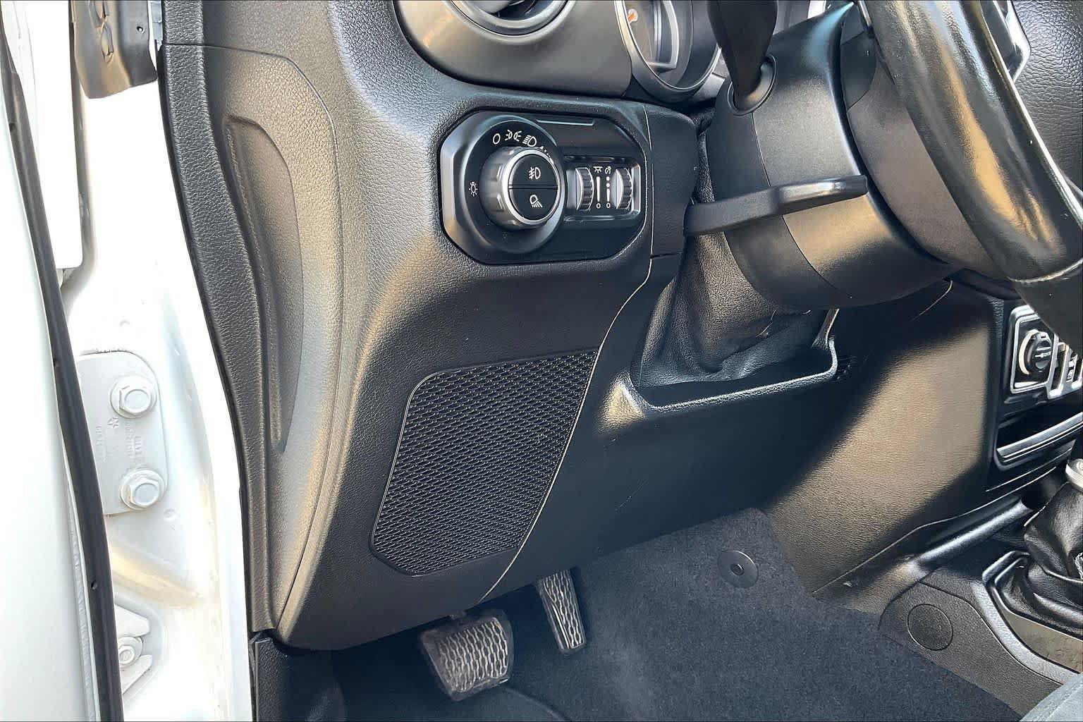 Used 2020 Bright White Clear Coat Jeep Overland image 32