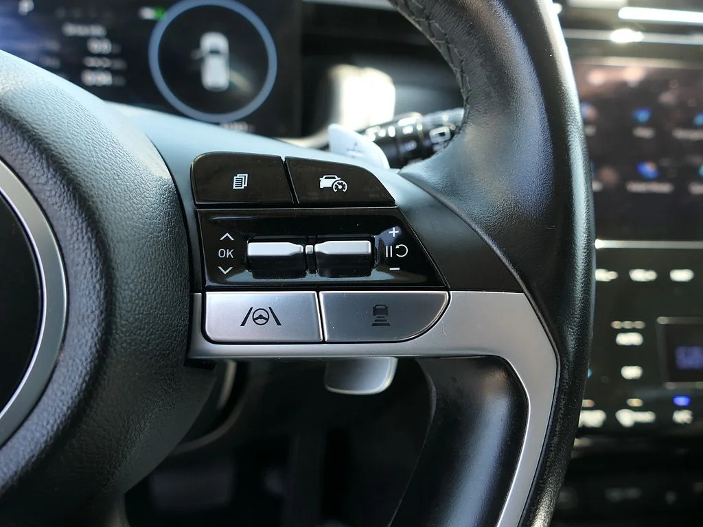 Used 2024 White Hyundai SEL Convenience image 16
