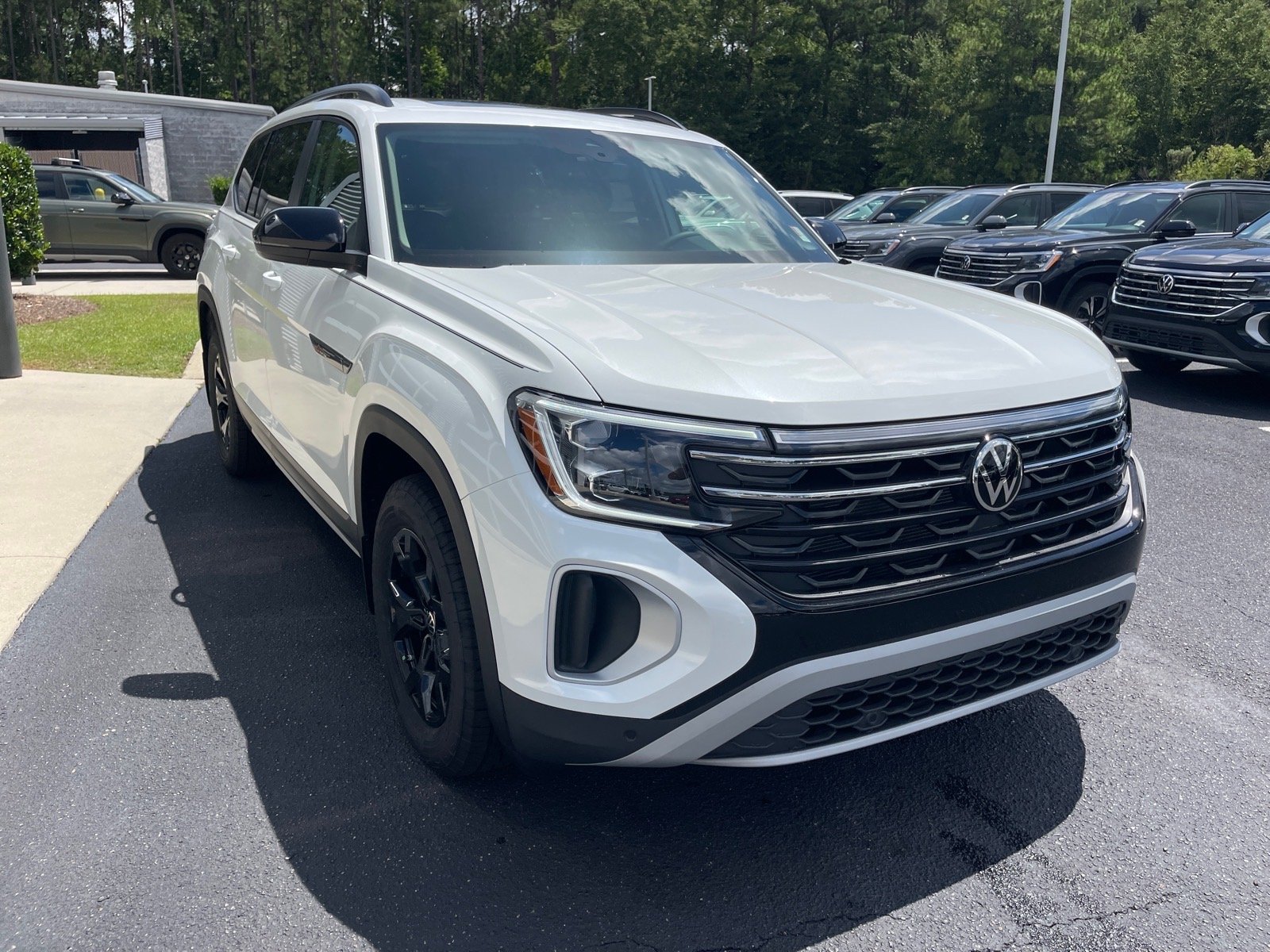 New 2026 Opal White Pearl Volkswagen Peak Edition 4Motion image 3