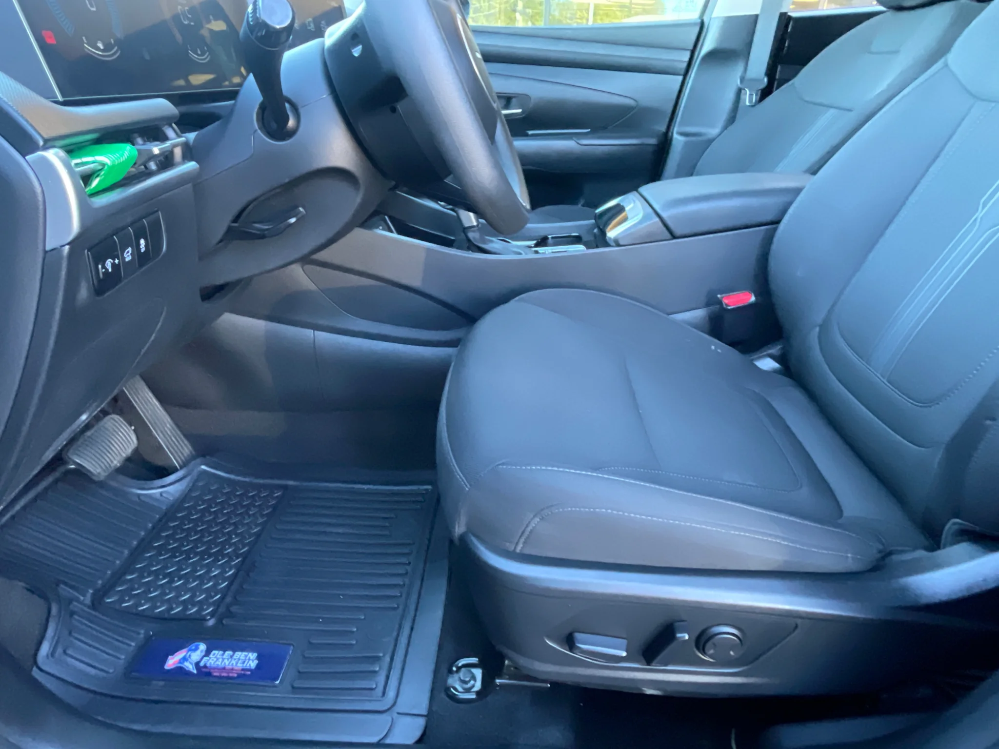 Used 2025 Rockwood Green Hyundai SEL image 18