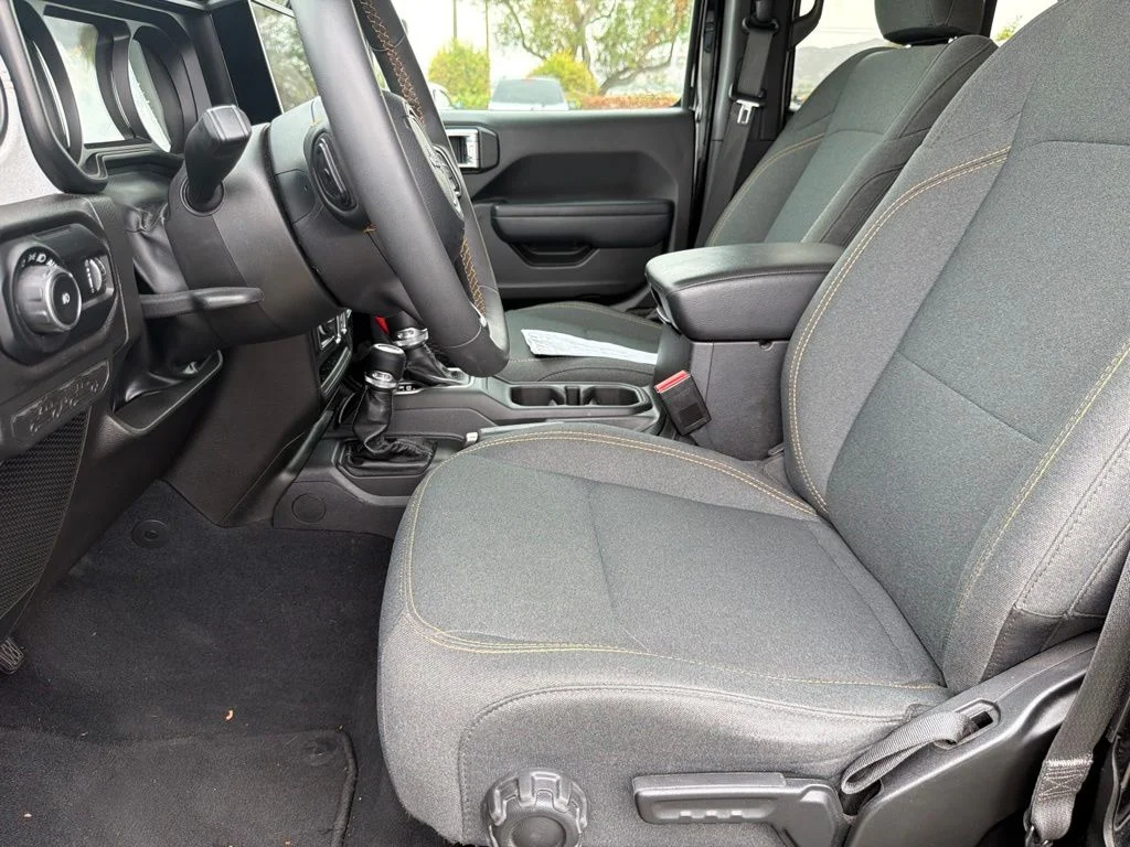Used 2025 Black Jeep Sport S image 18