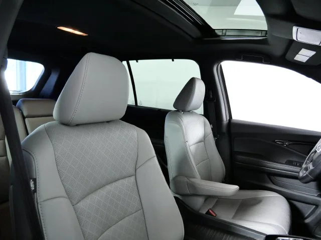 Used 2021 Red Honda Touring image 12