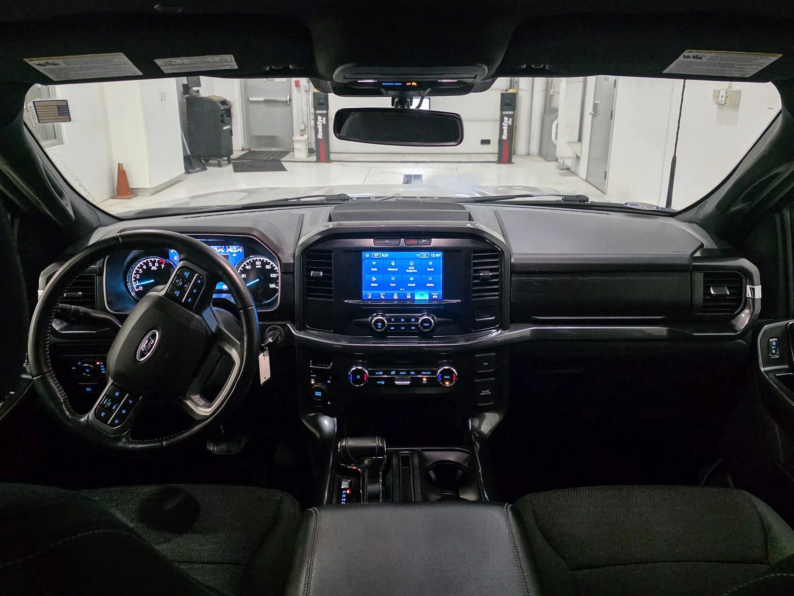 Used 2022 Silver Ford XLT image 25