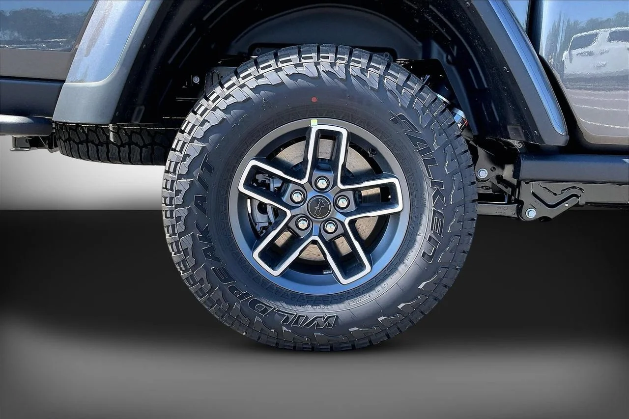 New 2026 Granite Crystal Metallic Clearcoat Jeep Mojave X image 31