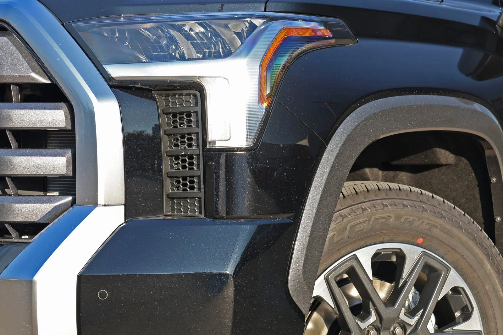 2026 Toyota Tundra Limited - Photo 12