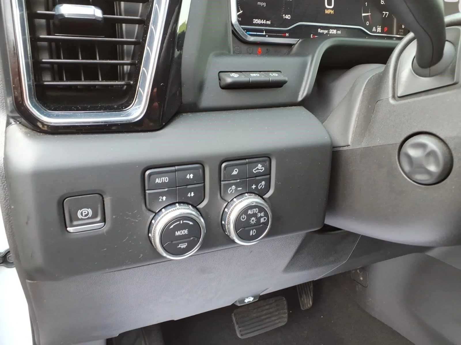 Used 2024 White Frost Tricoat GMC Denali image 21