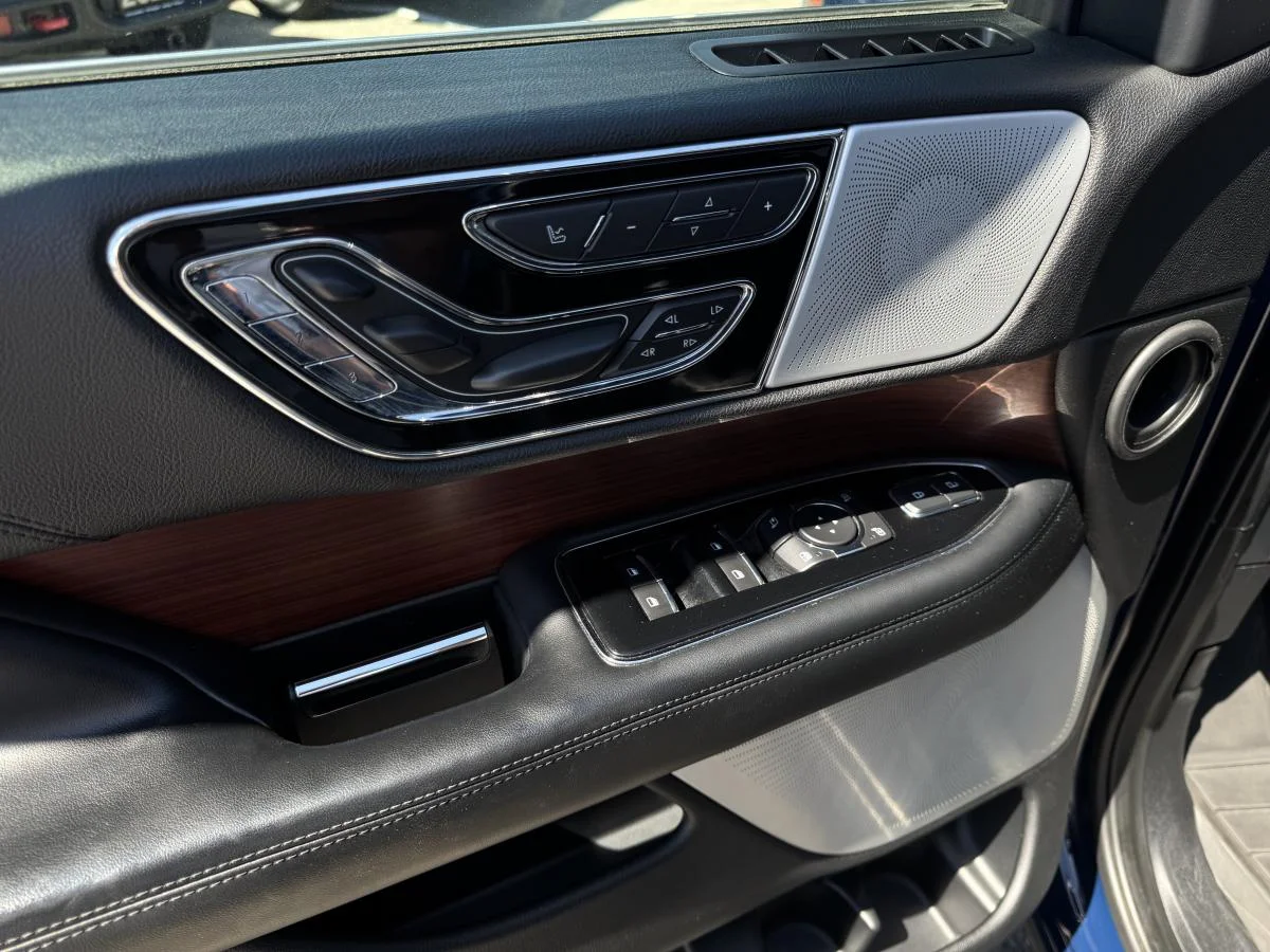 Used 2020 Blue Lincoln Reserve image 14
