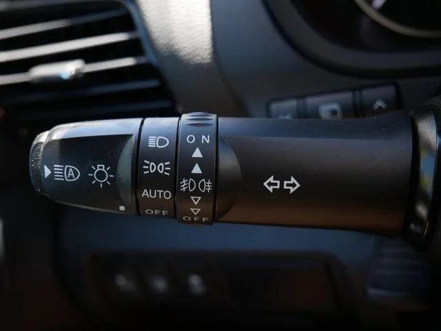 Used 2023 White Diamond Mitsubishi LE image 25
