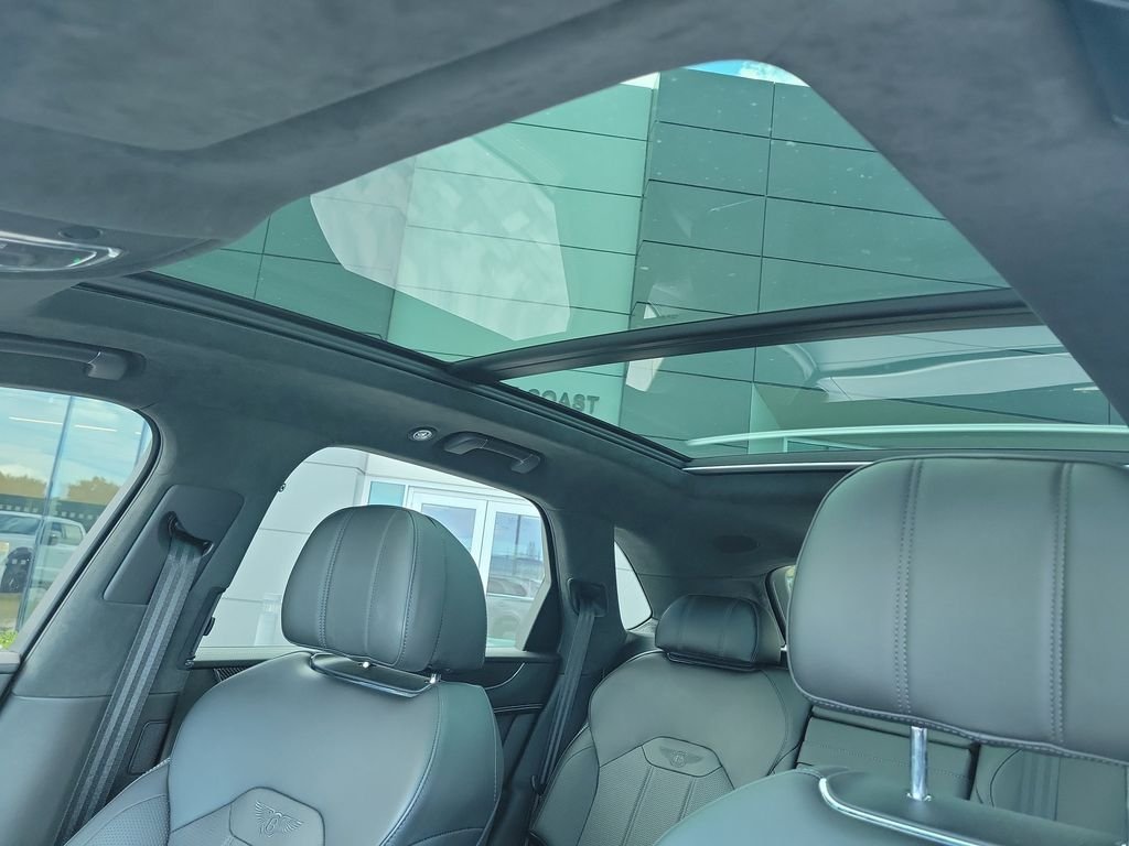 Used 2021  Bentley V8 image 28