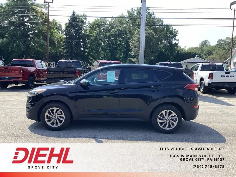 Used 2018 Black Hyundai SE image 4