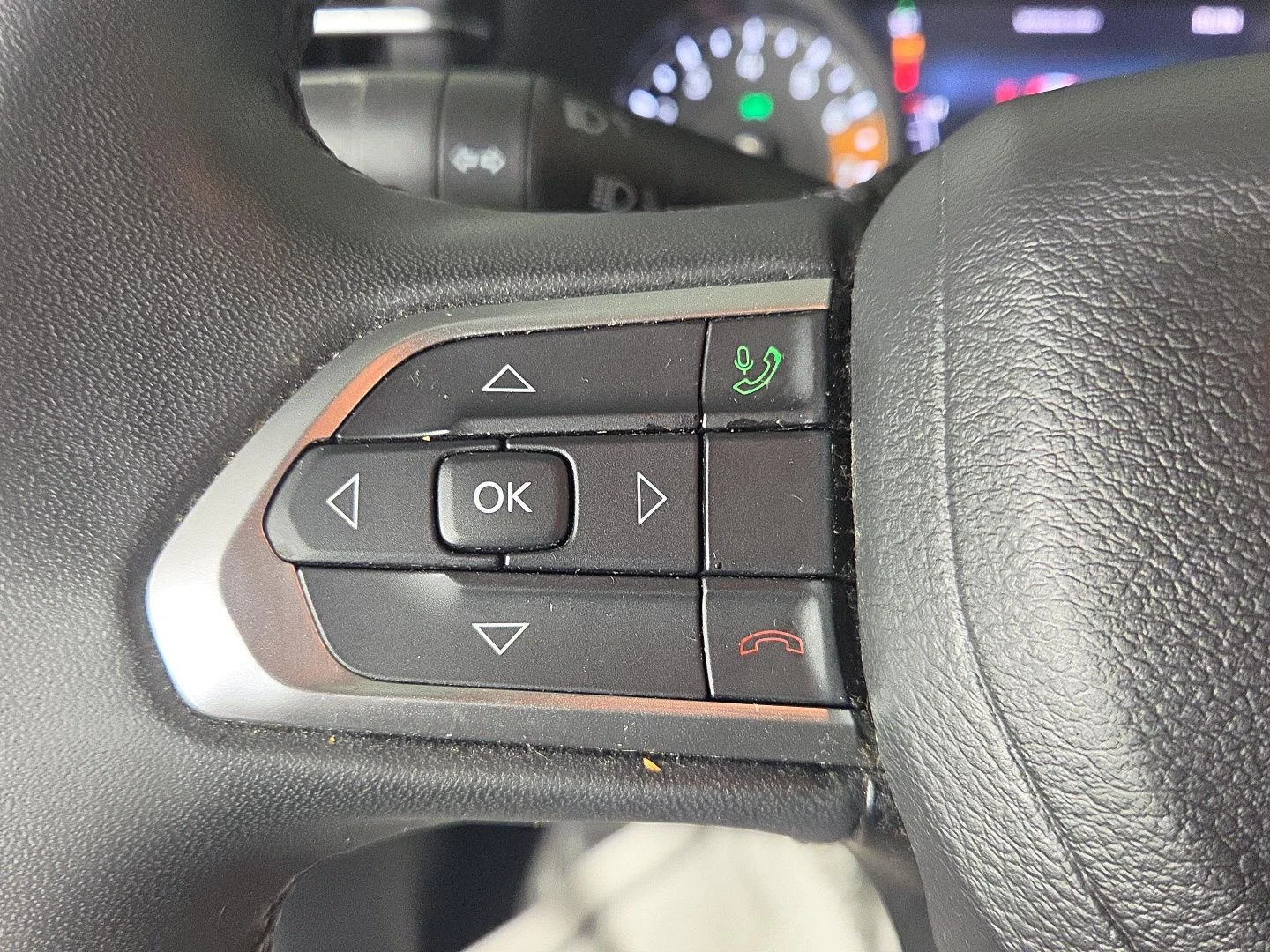 Used 2023 Diamond Black Crystal Pearlcoat Jeep Latitude image 26