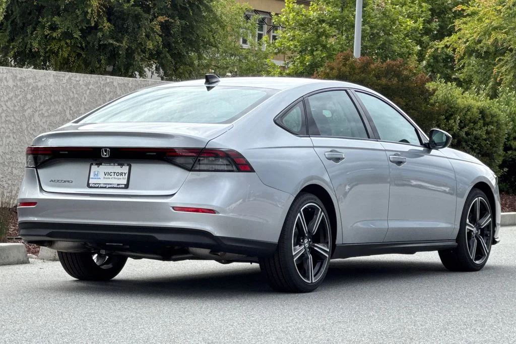 New 2026 Solar Silver Metallic Honda SE image 4