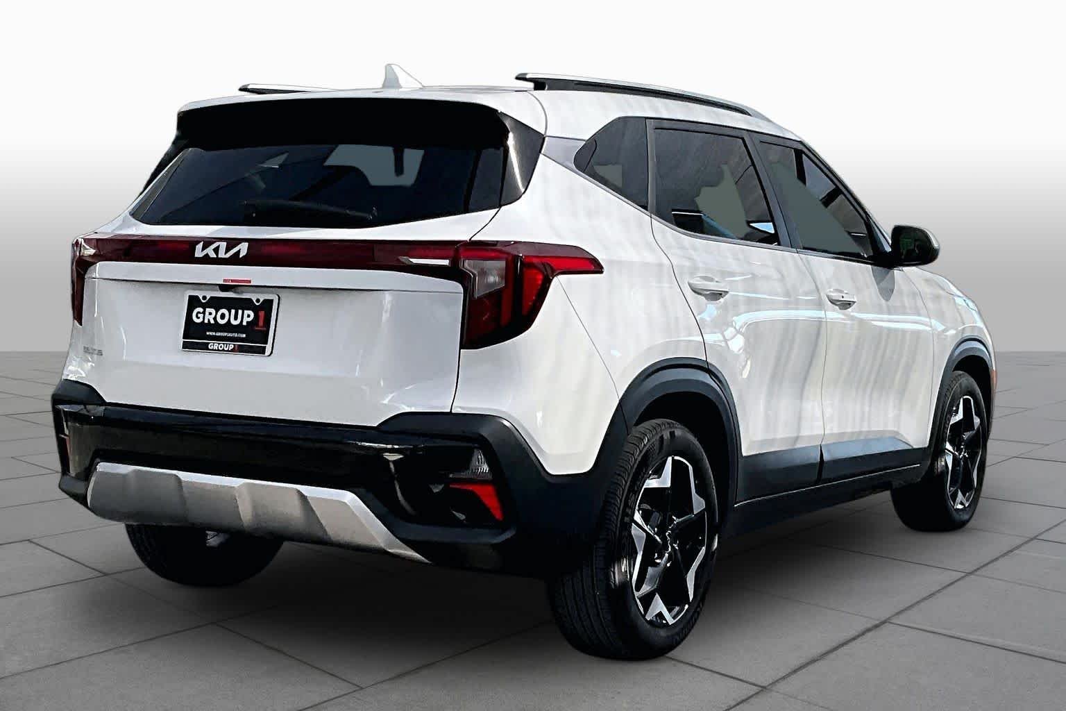Used 2026 Snow White Pearl Kia EX image 13