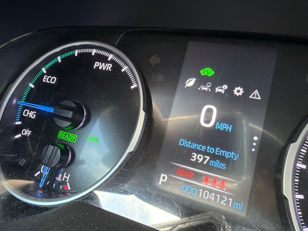 Used 2021 Pearl Toyota XLE Premium image 9