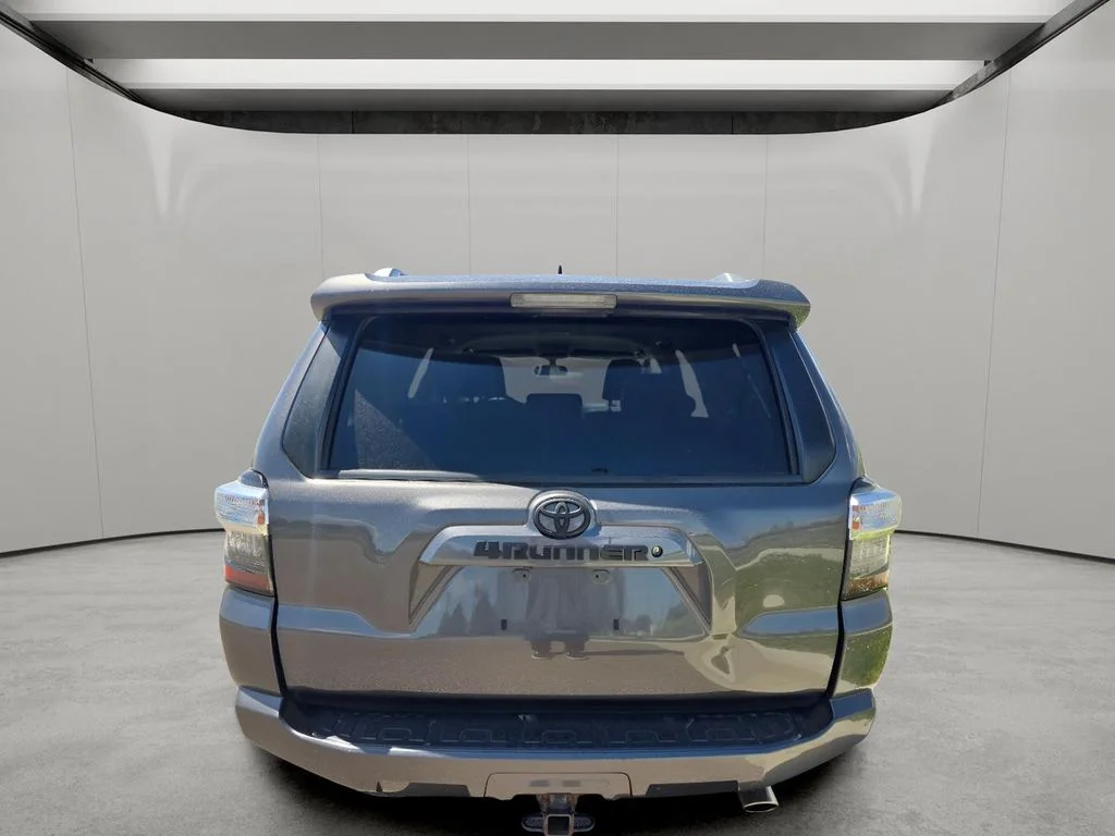 Used 2018 Magnetic Gray Metallic Toyota SR5 Premium image 4