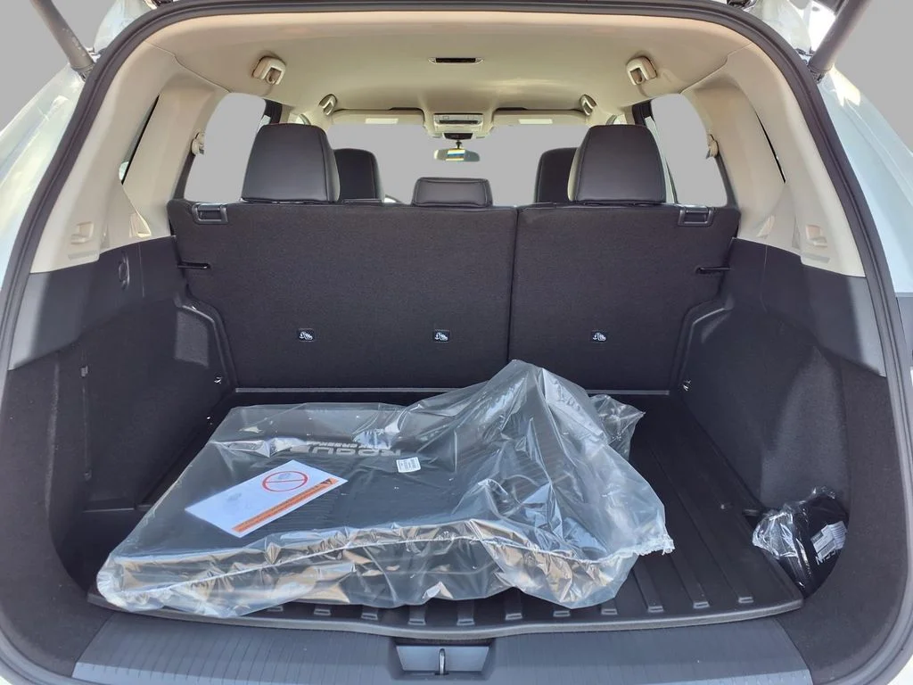 New 2026 Everest White Pearl TriCoat Nissan Rock Creek® image 26