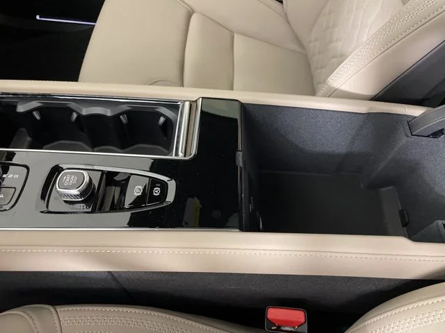2026 Volvo XC90 Plus - Photo 34