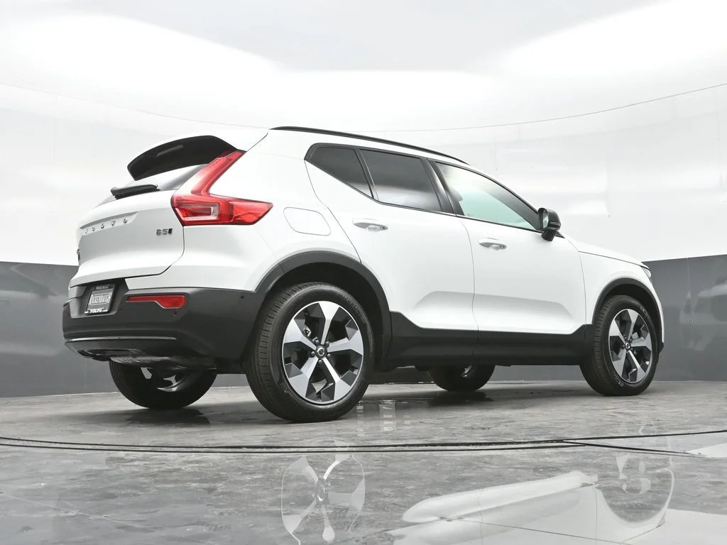 2026 Volvo XC40 Plus - Photo 14