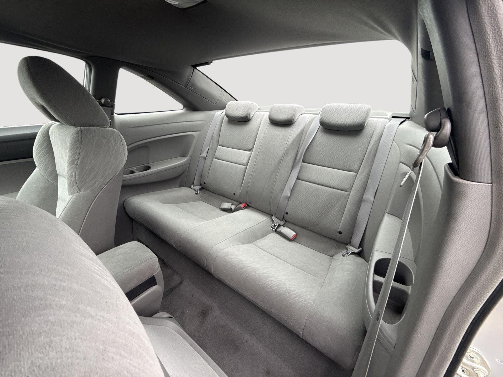 Used 2008 Alabaster Silver Metallic Honda LX image 23