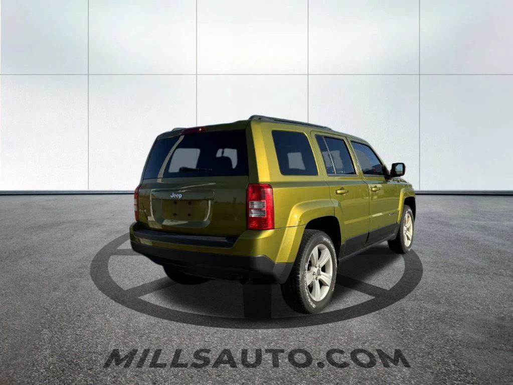 Used 2012  Jeep Sport image 4