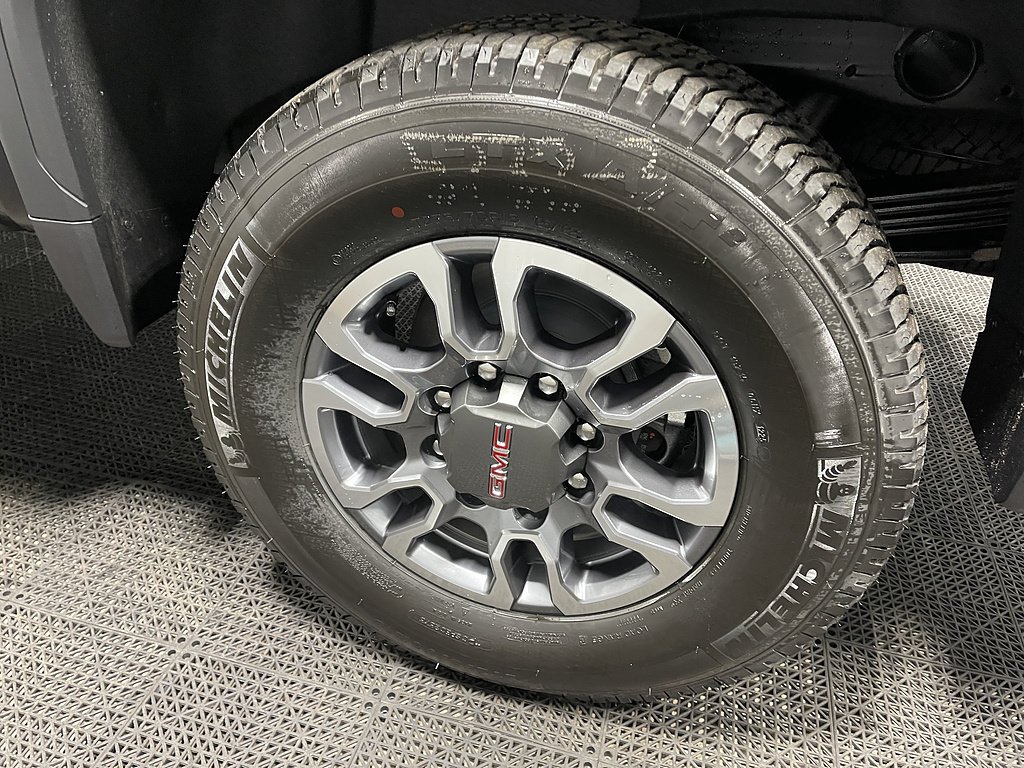2025 GMC Sierra 2500HD SLT - Photo 15