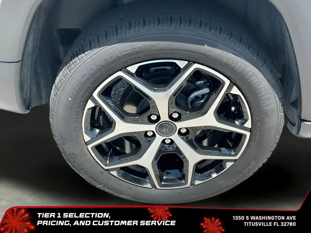 Used 2025 Silver Jeep Limited image 33