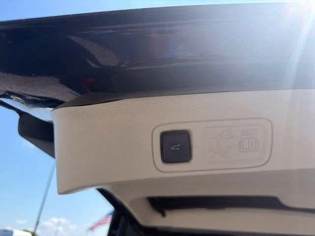 Used 2021 Black Lincoln Reserve image 28