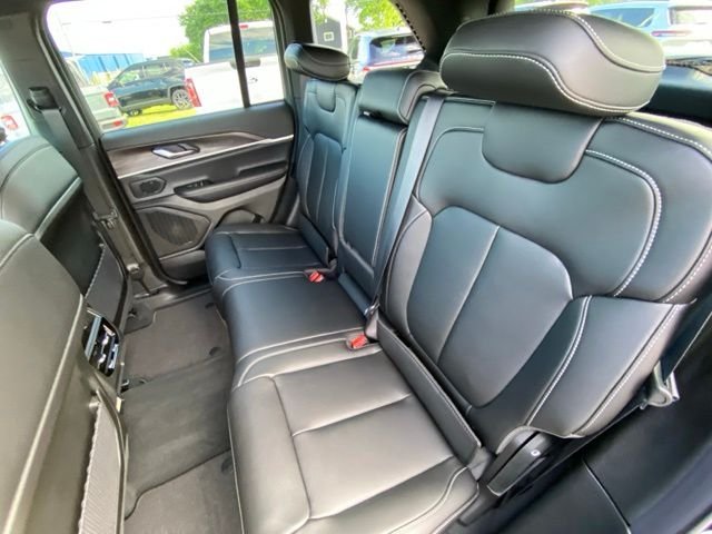 New 2026 Diamond Black Crystal Pearlcoat Jeep Limited image 11