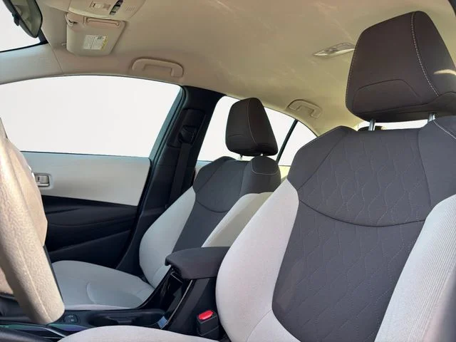 Used 2020  Toyota LE image 11