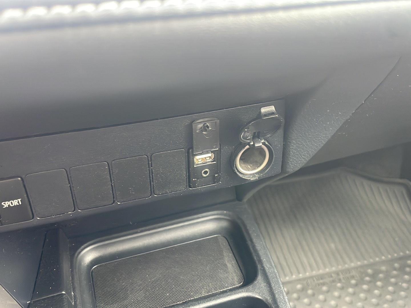 Used 2018 Magnetic Gray Metallic Toyota XLE image 4