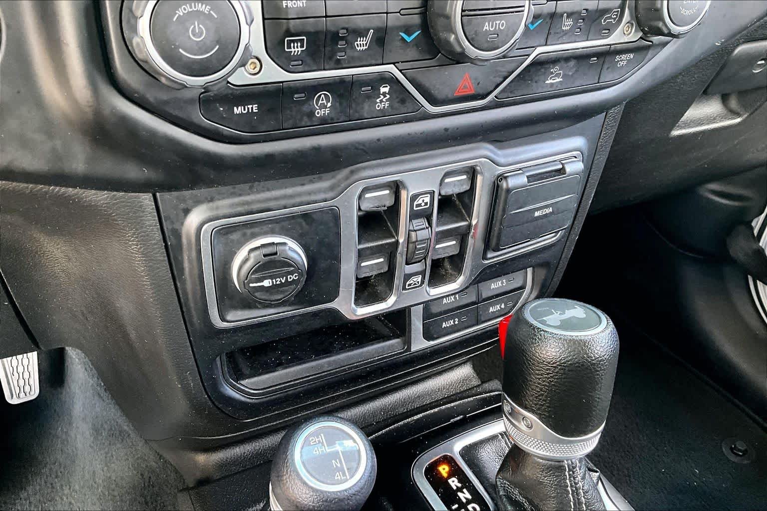 Used 2023 Bright White Clearcoat Jeep Sahara image 32