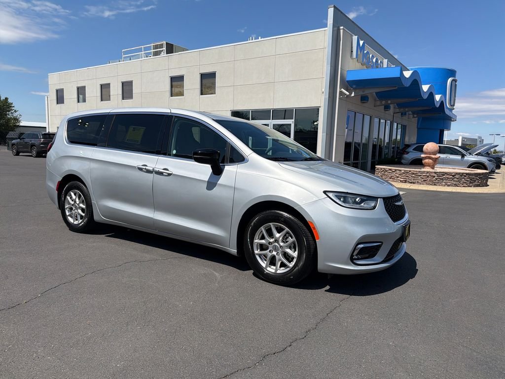 Used 2024 Silver Chrysler Touring L image 7