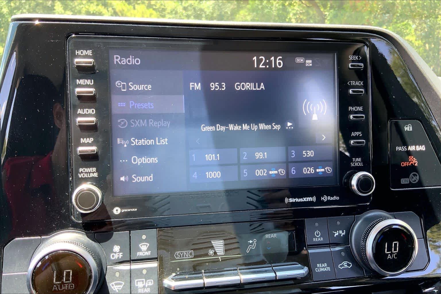 Used 2022 Wind Chill Pearl Toyota LE image 35