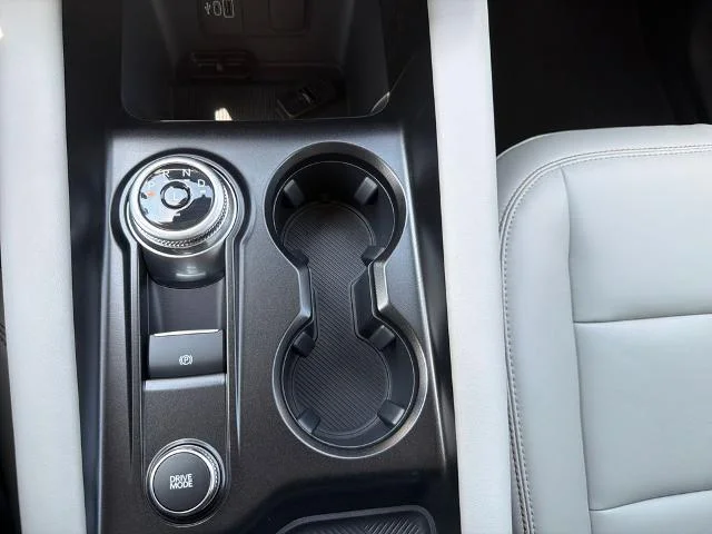 New 2026 Star White Metallic Tri-Coat Ford Active image 53