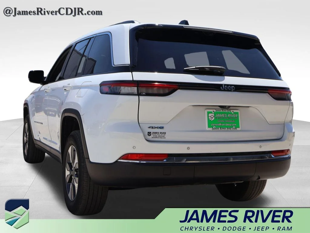 Used 2022 White Jeep 4xe image 3
