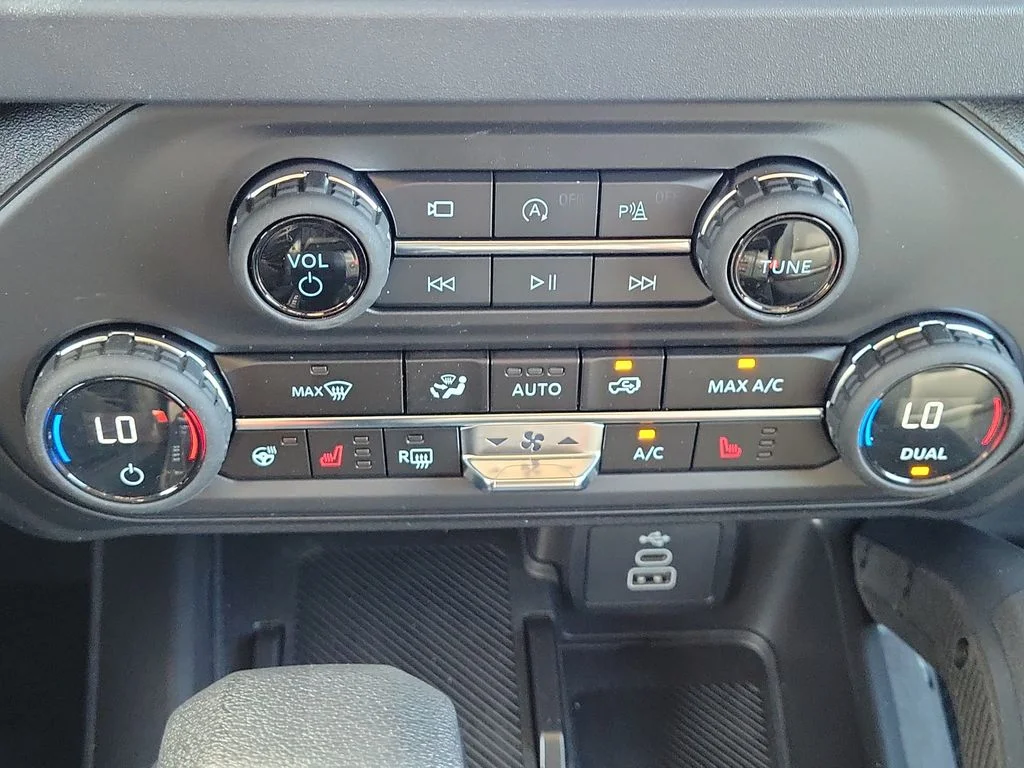 New 2026 Velocity Blue Metallic Ford Badlands® image 23
