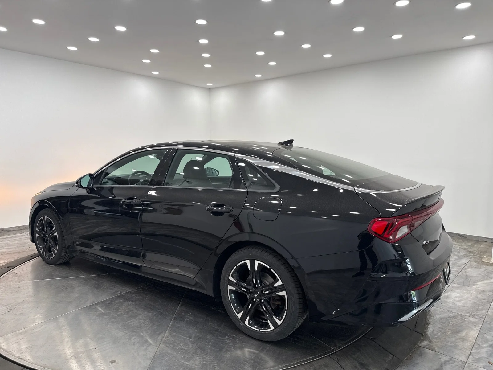 Used 2022 Ebony Black Kia GT-Line AWD image 5
