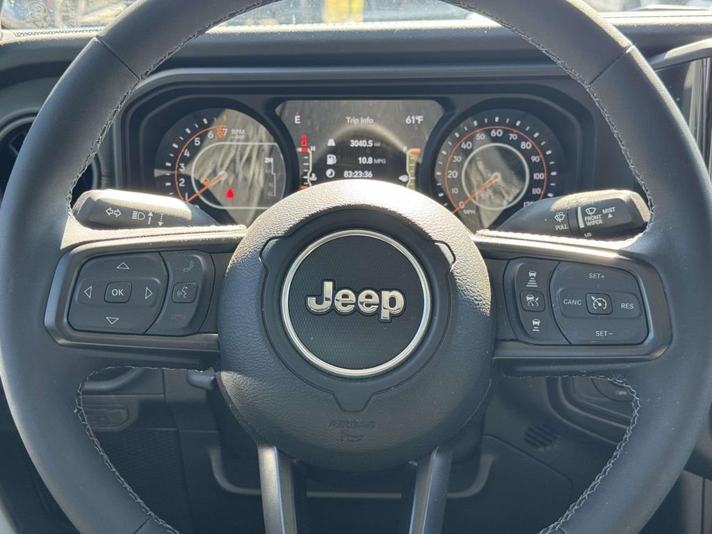 Used 2025 White Jeep Mojave image 17
