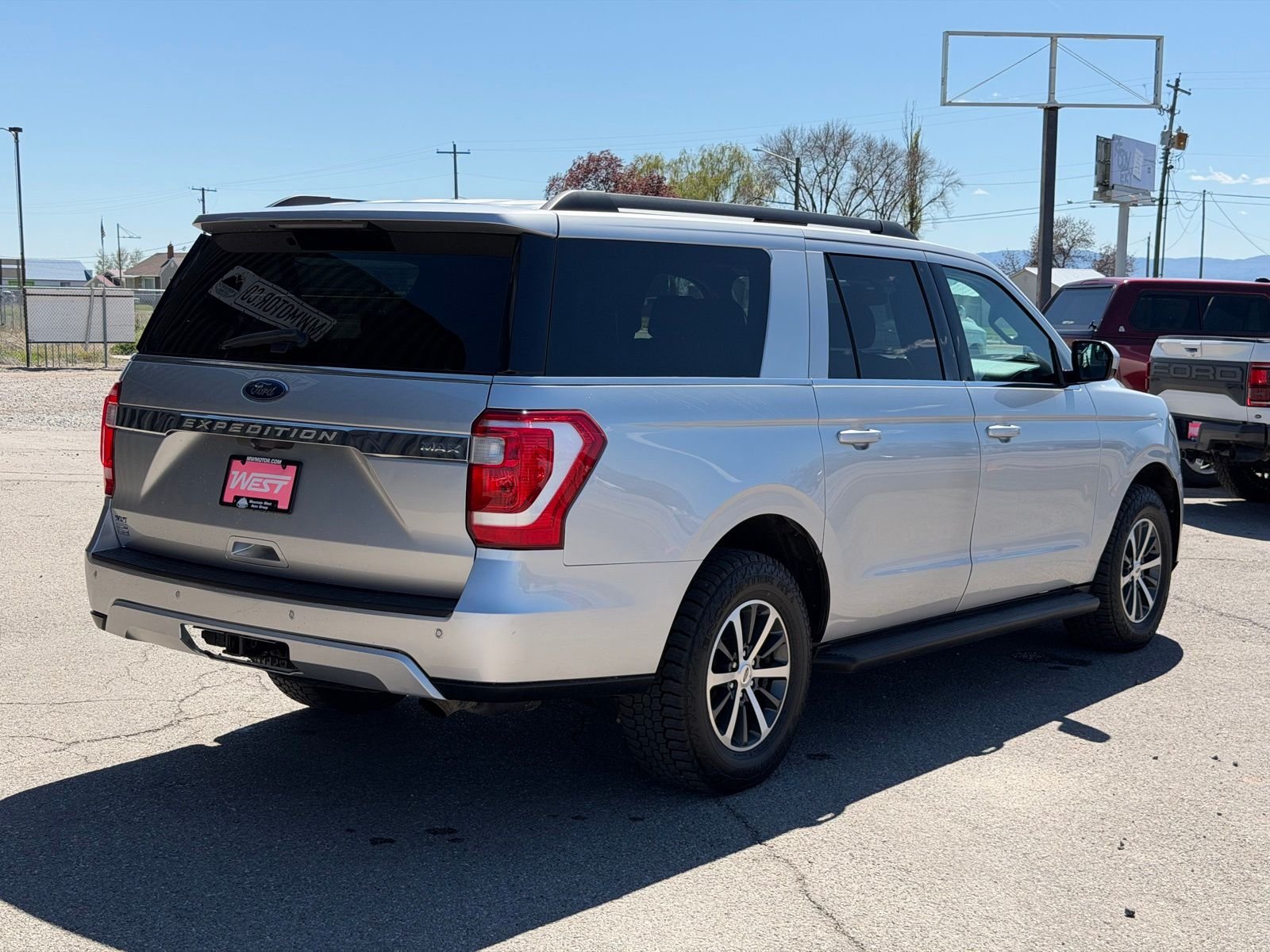 View vehicle photo 7