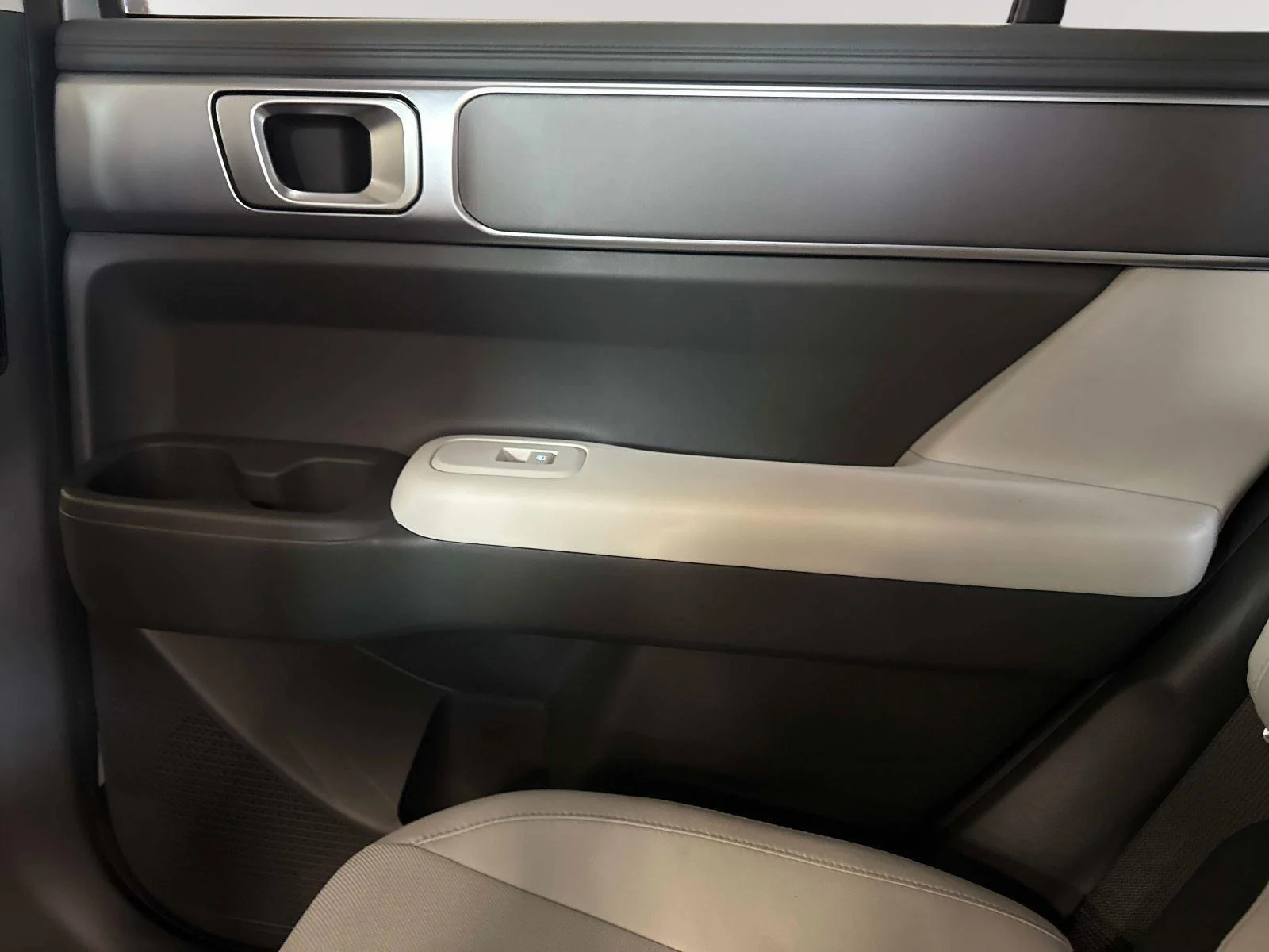 New 2026 Shimmering Silver Hyundai SE image 15