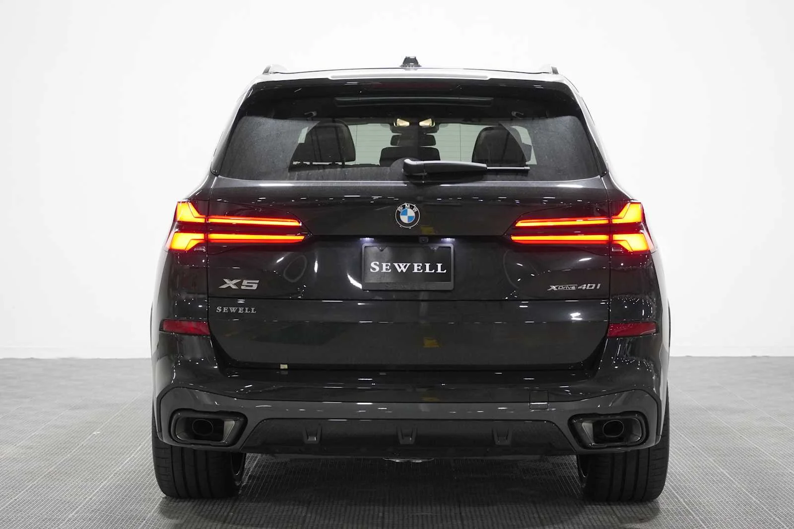 Used 2026 Black Sapphire Metallic BMW xDrive40i image 5