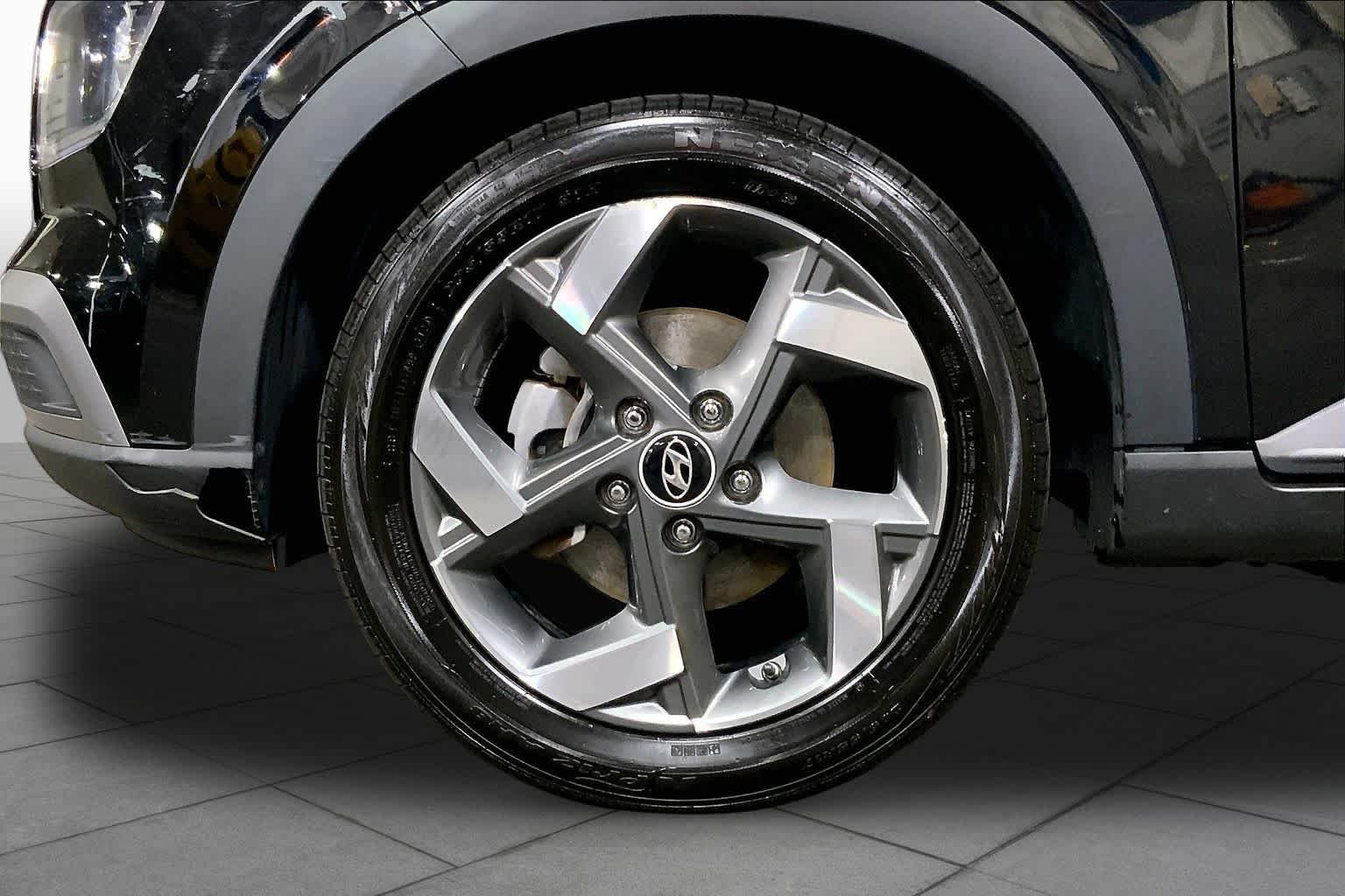Used 2022 Black Noir Pearl Hyundai SEL image 20