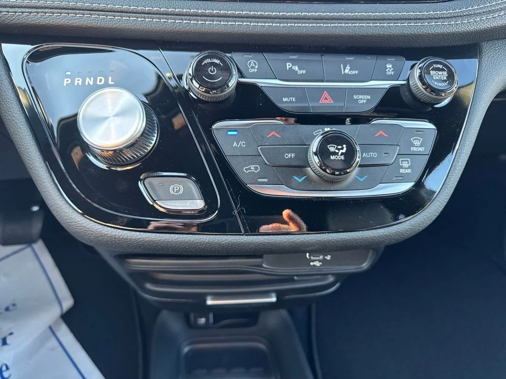2026 Chrysler Pacifica Select - Photo 17
