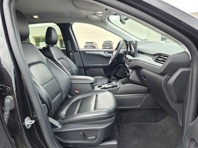 Certified Used 2025 Black Metallic Ford Platinum image 27