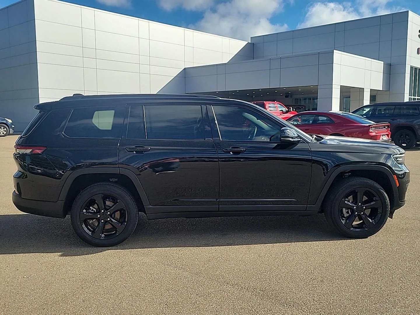 Used 2023 Silver Zynith Jeep Altitude image 18